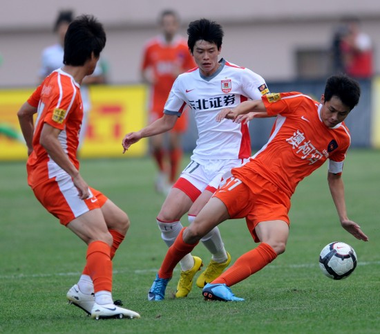 包含长春亚泰主场取胜青岛中能，继续强势表现的词条