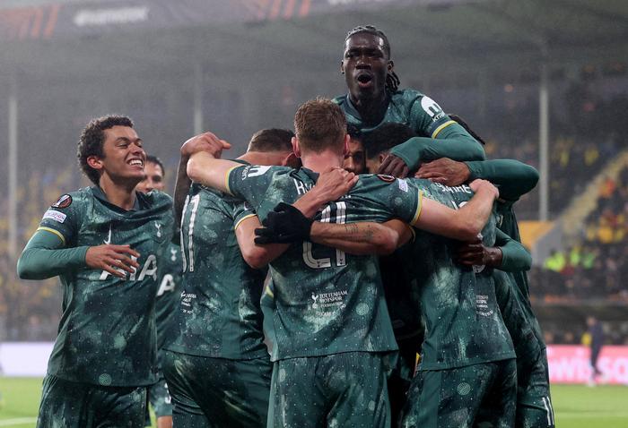 关于热刺主场豪胜，晋级下一轮决赛的信息