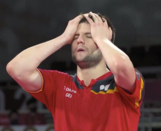 德布劳内今日表现抢眼，阿贾克斯整场无解，教练赛后亲自拥抱的简单介绍